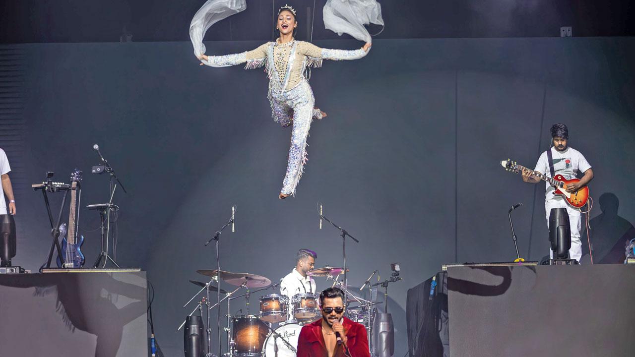 Yogeshwari Mistry performs aerial arts alongside King (in red) at his concert in Worli. PIC COURTESY/@divyajphotography