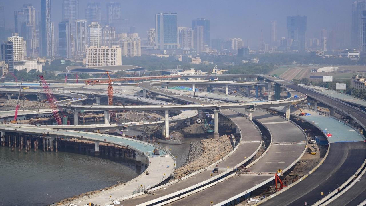 The project’s roughly 19 km Phase 2 (northern section) will connect Bandra with Kandivali. In Jan 2022, APCO Infratech – Webuild JV was awarded a roughly Rs. 9,000 crore contract by Maharashtra State Road Development Corporation for the 9.6 km Versova – Bandra Sea Link (VBSL) project’s construction.