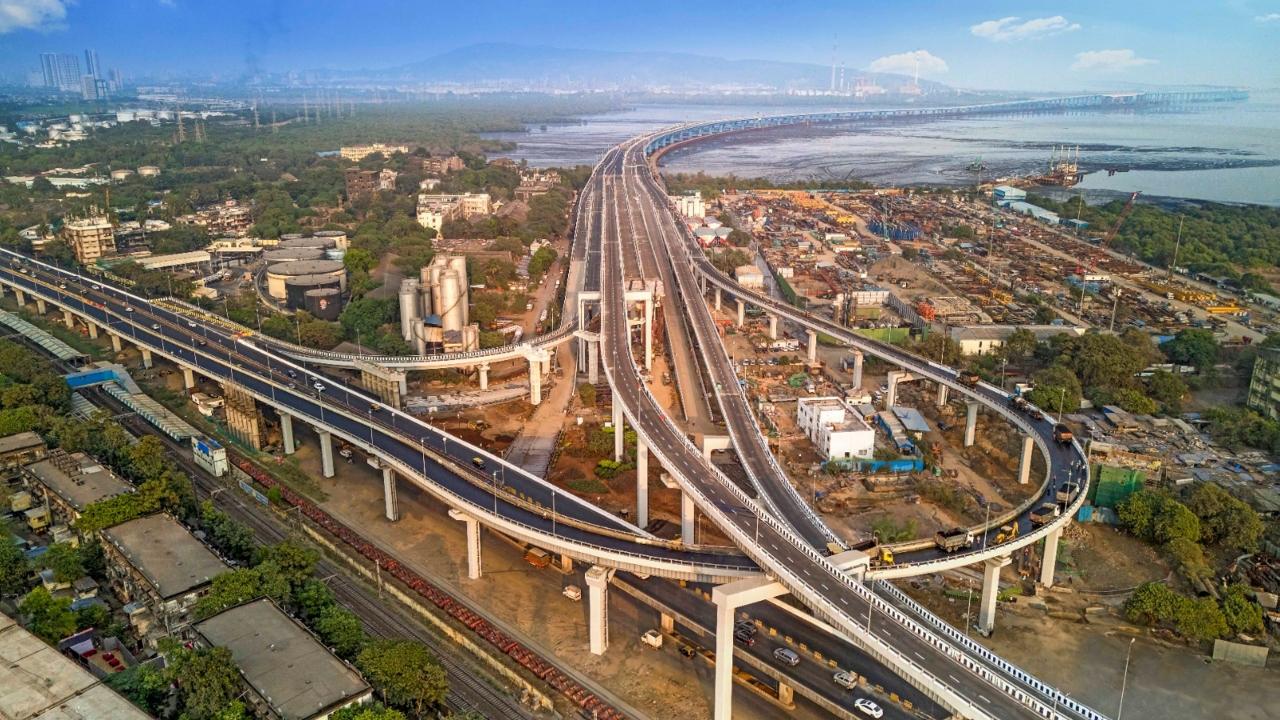 The MTHL Bridge gives a faster connectivity with proposed Navi Mumbai International Airport, JNPT Port, Mumbai – Pune Expressway and Mumbai – Goa Highway. On Mumbai side, Connectivity with Coastal road is planned through Sewri Worli Elevated Connector project.