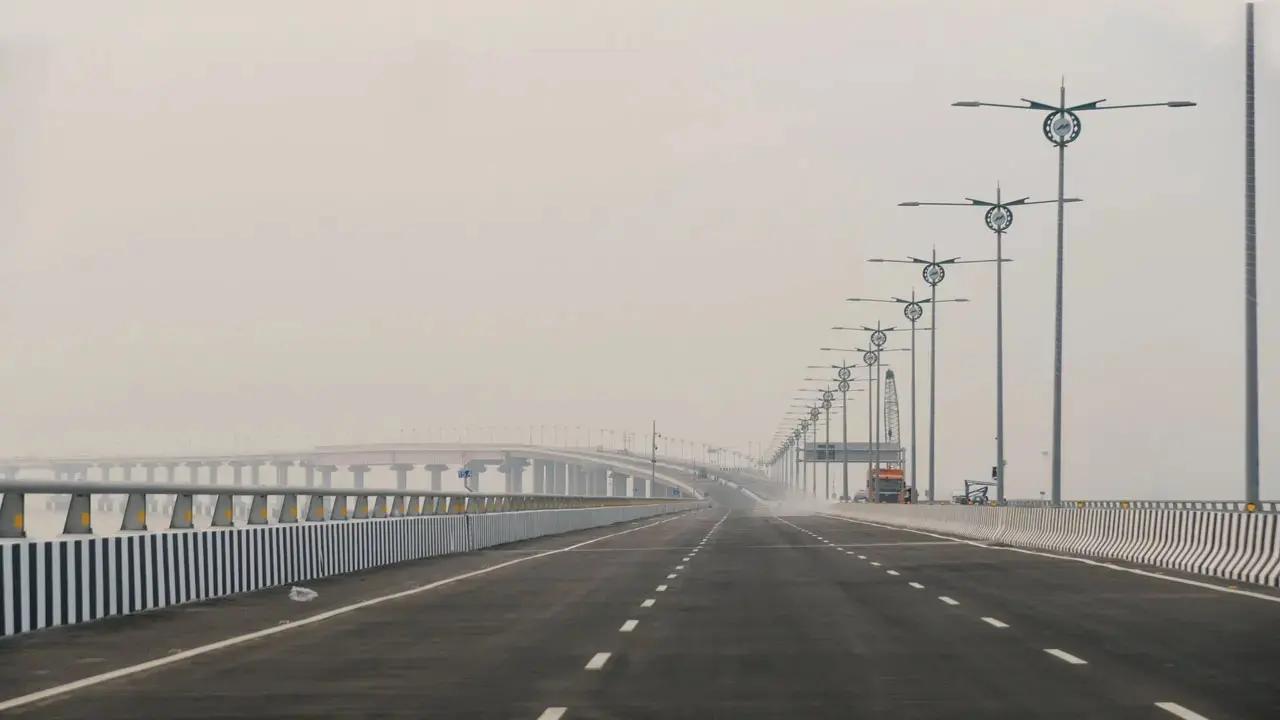 A state-of-the-art traffic management system has been installed on the bridge, capable of detecting fog, low visibility, and vehicles exceeding speed limits.
