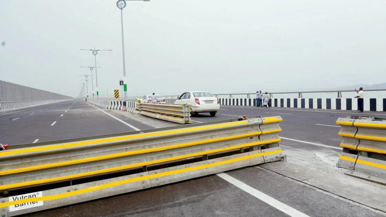 On January 4, the Maharashtra Cabinet approved a plan to impose a toll of Rs 250 for a one-way car ride on the  MTHL. MMRDA had planned to charge a toll of Rs 500 for a single trip, but after much debate the cabinet decided on a toll fee of Rs 250