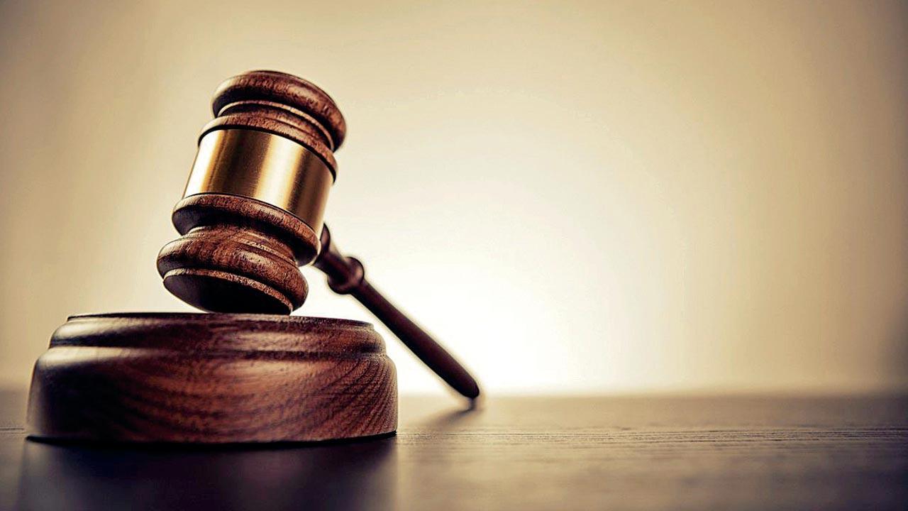 Mumbai man accused of rape throws slipper at judge during final hearing
