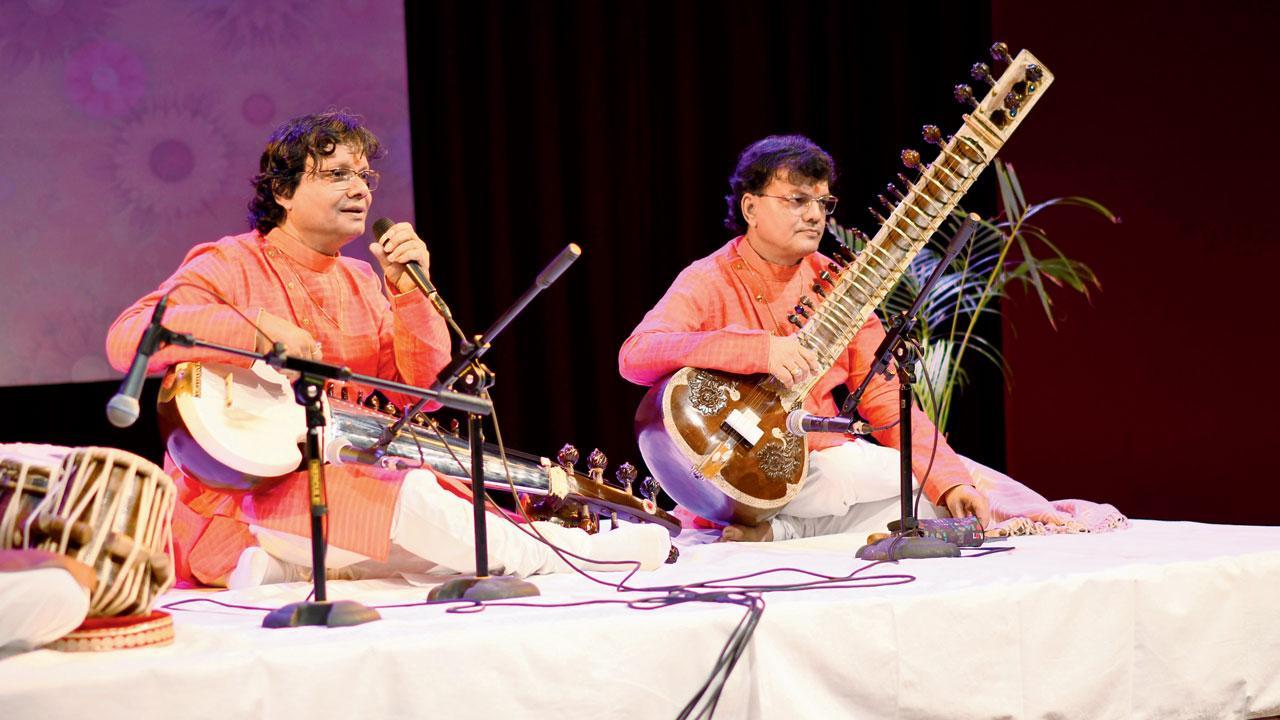 Attend this unique 'tigalbandi' musical performance by three artists in Juhu