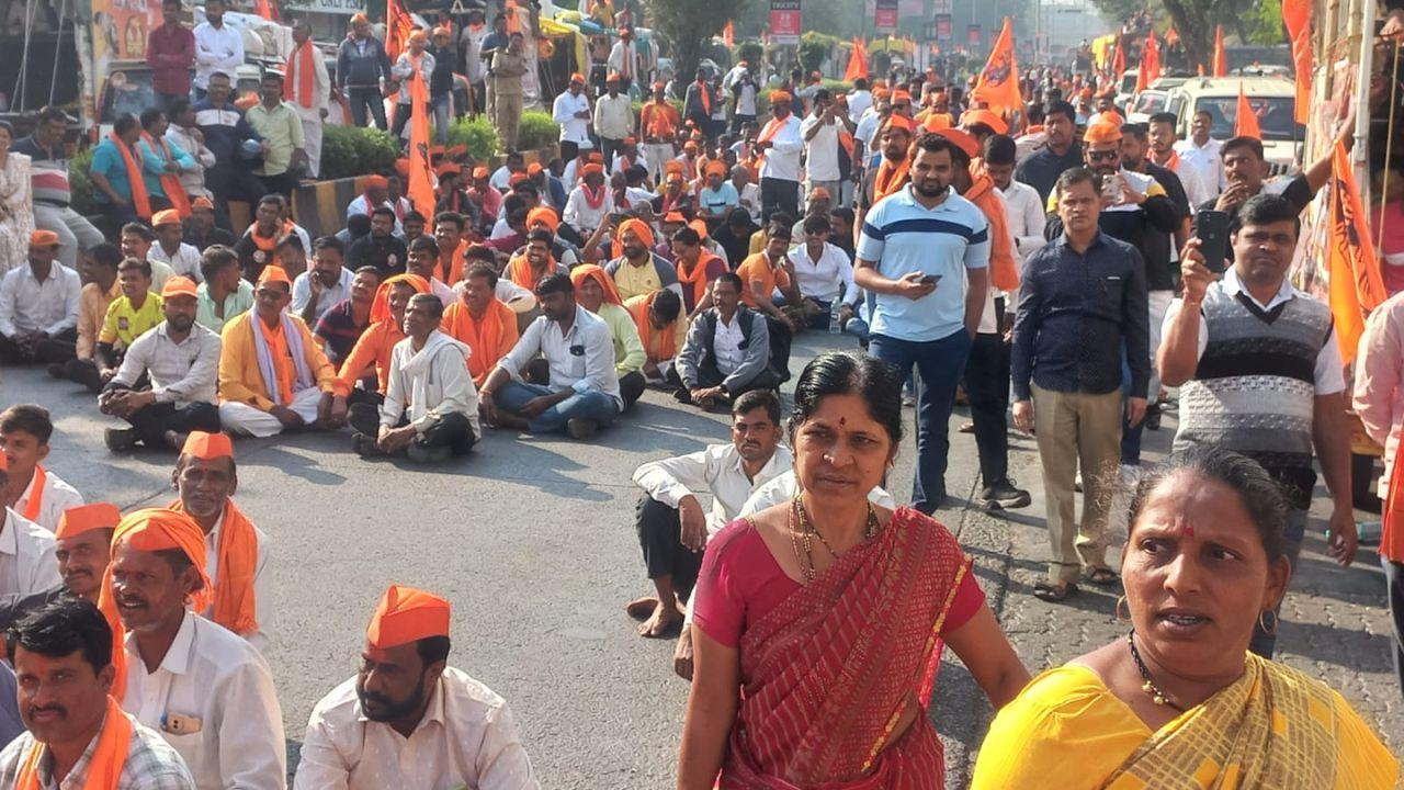 Maratha quota activist Manoj Jarange Patil leads scores of protestors to Mumbai