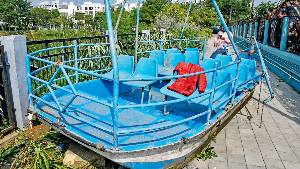 Boat contractor of Motnath lake faces action