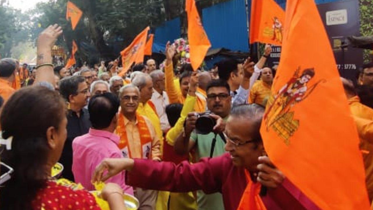 The process of Pran Pratishtha commenced on January 16, including 'Prayaschit' and Karmakuti puja. Subsequent days witnessed the idol entering the premises, installation in the sanctum sanctorum, and various rituals like Aushadhivas, Kesaradhivas, Ghritadhivas, Dhanyadhivas, Sugardhivas, Fruitdhivas, Pushpadhivas, and Madhyadhivas leading up to the grand ceremony.