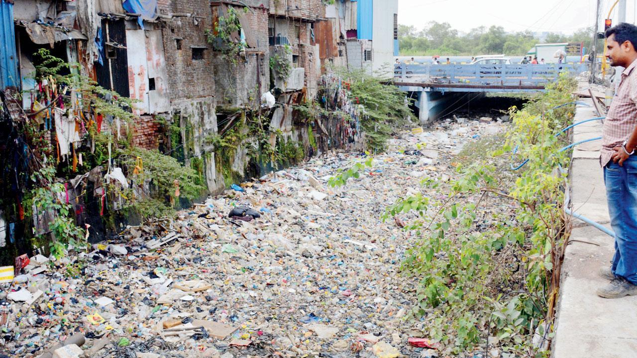 BMC to shell out Rs 18.5 crore to clean nullahs along Mumbai's highways