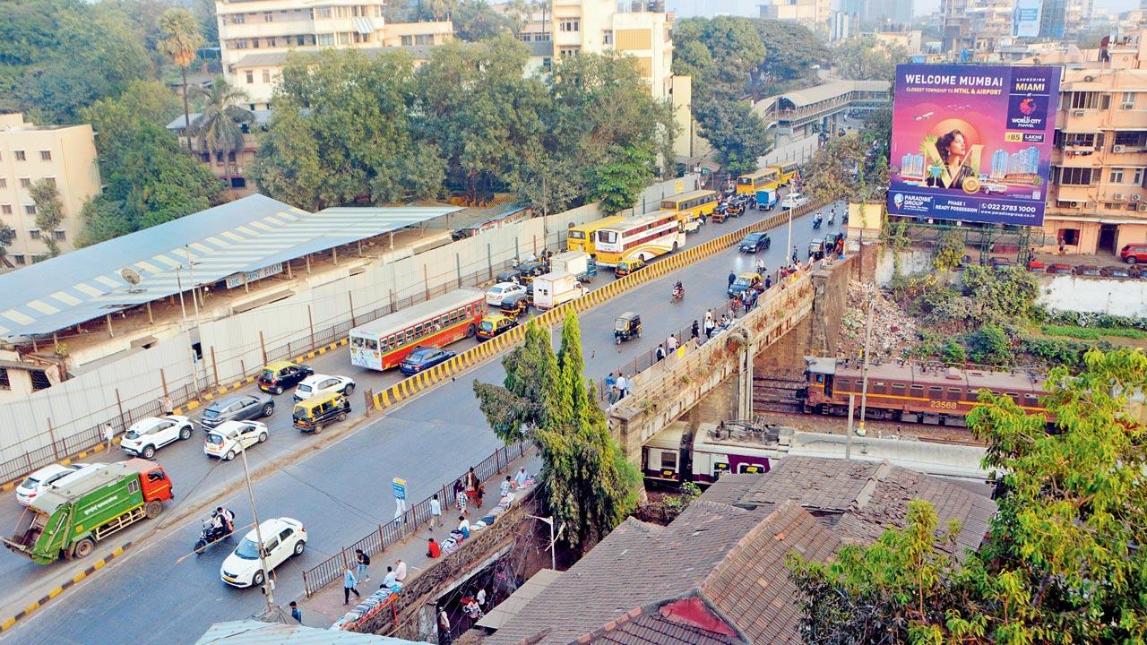 The Sion rail overbridge is being demolished to create space for the fifth and sixth lines. Pic/Satej Shinde