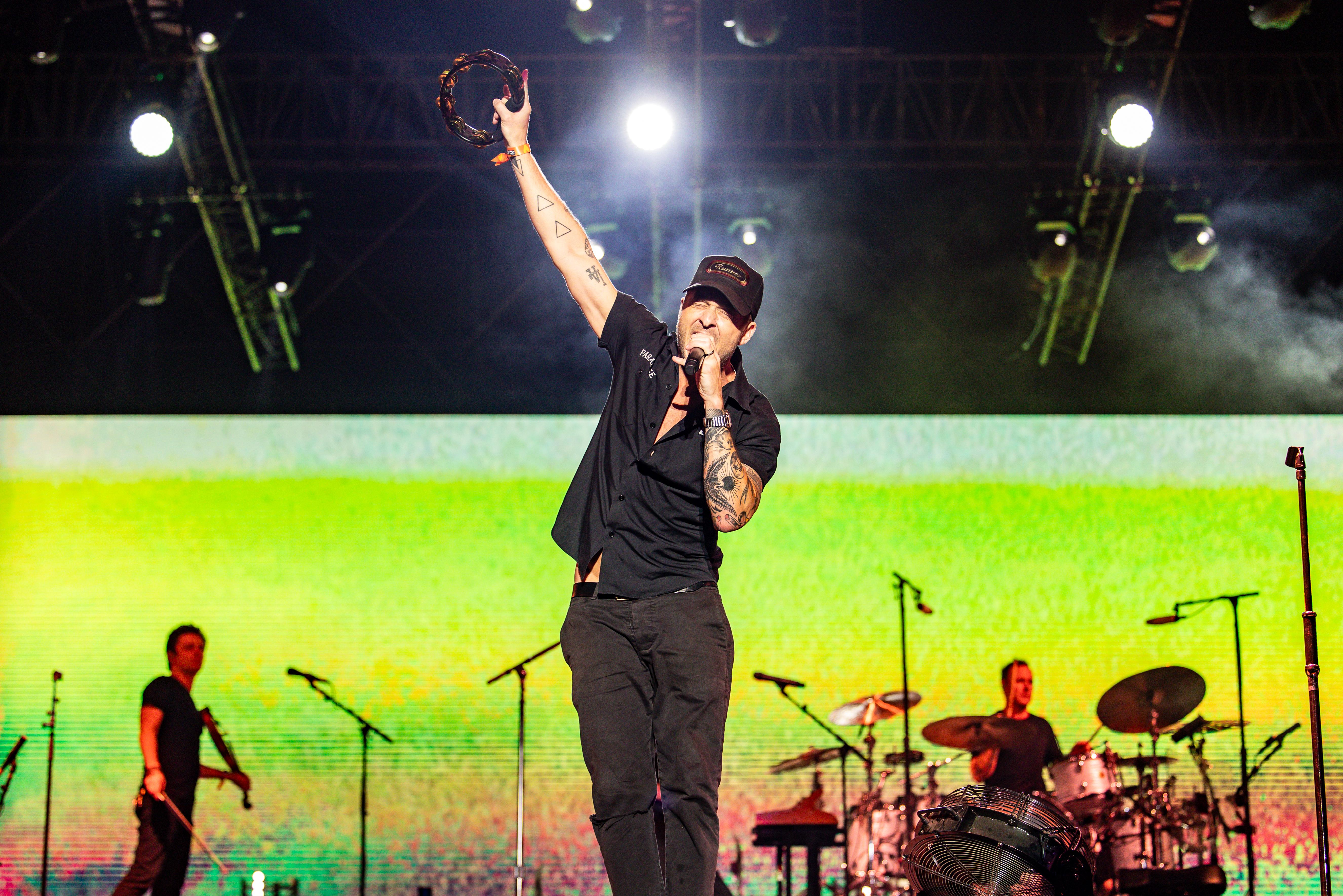 Lead Ryan Tedder fondly recalled the days he worked with other artists including the likes of Jonas Brothers, Miley Cyrus, Beyonce to name a few. His unexpected renditions that he called Mumbai Karaoke including ‘Rumour Has It’ by Adele, ‘Maps’ by Maroon 5 and ‘Halo’ by Beyoncé were a pleasant surprise.