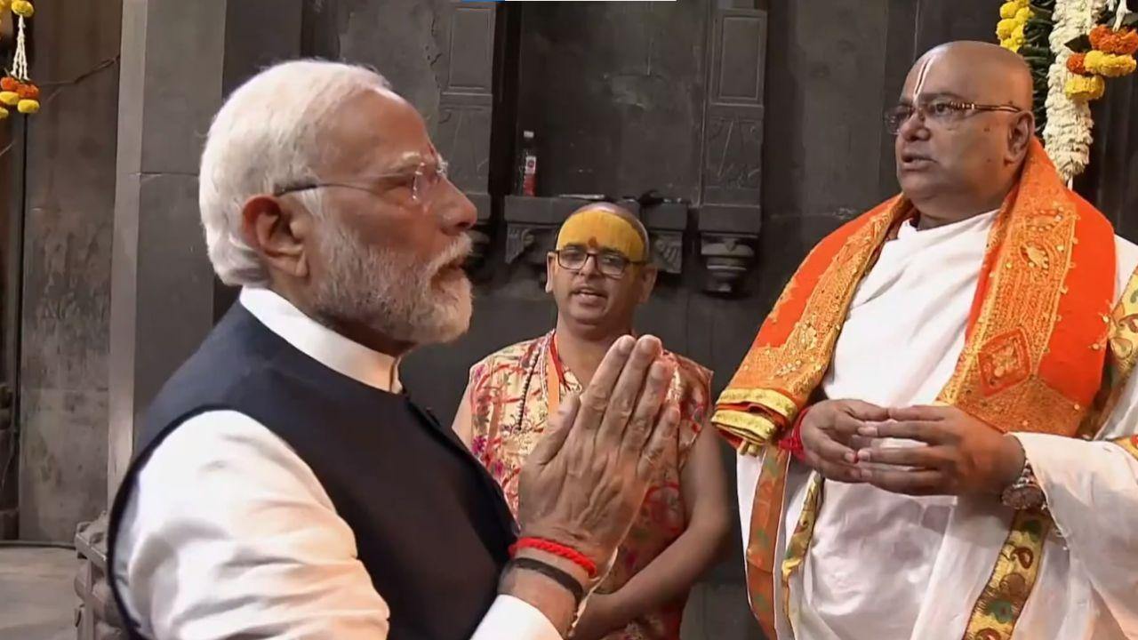 Prime Minister Narendra Modi paid a visit to Nashik's renowned Kalaram temple, dedicated to Lord Ram, offering prayers