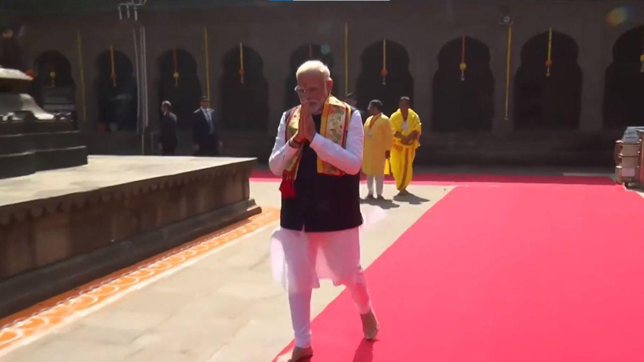At the temple, Modi performed 'pujan' and 'aarti' of Lord Ganesh and Lord Ram, actively participating in the traditional rituals conducted by Chief Priest Mahant Sudhirdas Pujari.