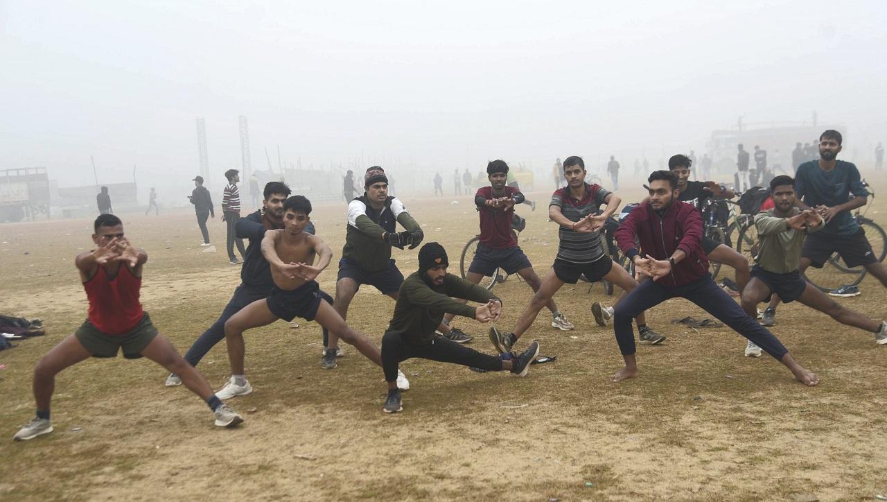 Indian Meteorological Department (IMD) has issued dense fog and cold wave warnings for the coming days. Dense to very dense fog is expected to persist in parts of Punjab, Haryana-Chandigarh, Uttar Pradesh, Uttarakhand, Bihar, Jammu division, Himachal Pradesh, north Madhya Pradesh, Jharkhand, Odisha, West Bengal, Sikkim, Assam, Meghalaya, Mizoram, and Tripura