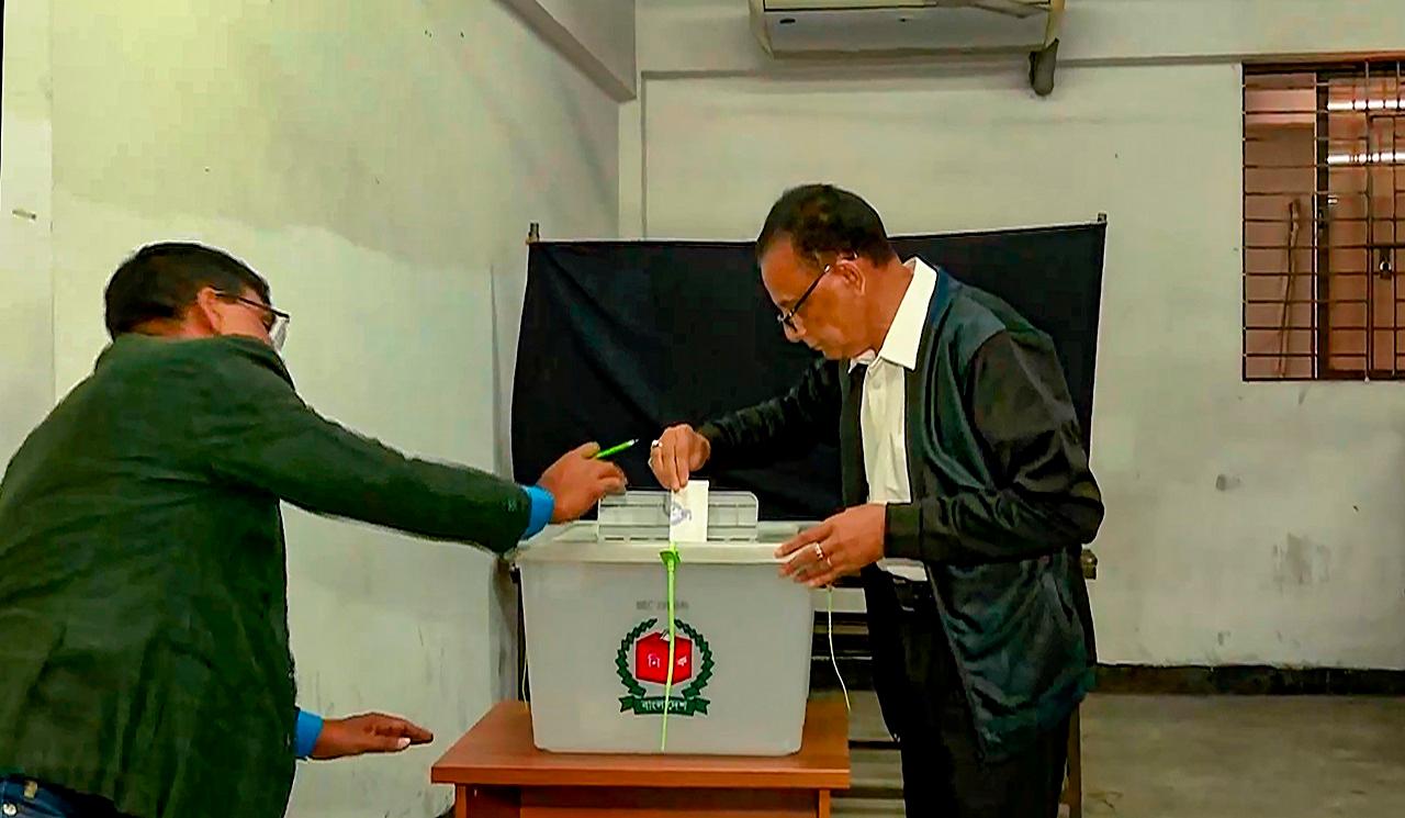 <p>More than 1,500 candidates from 27 political parties are contesting in the election besides 436 independent candidates</p>