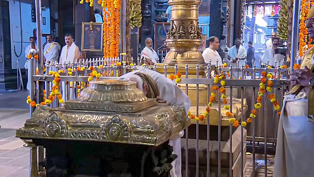Arriving at a helipad in Valapad around 9.45 am after offering prayers at the Guruvayur temple, Prime Minister Modi then made his way to the Triprayar temple, just a few kilometres away