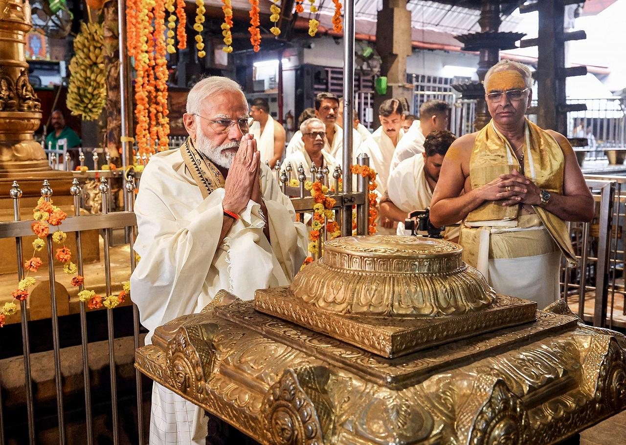 At the temple, PM Modi, dressed in the traditional attire of 'mundu' (dhoti) and 'veshti' (white shawl), also carried out the 'meen oottu' (fish feeding) ritual there