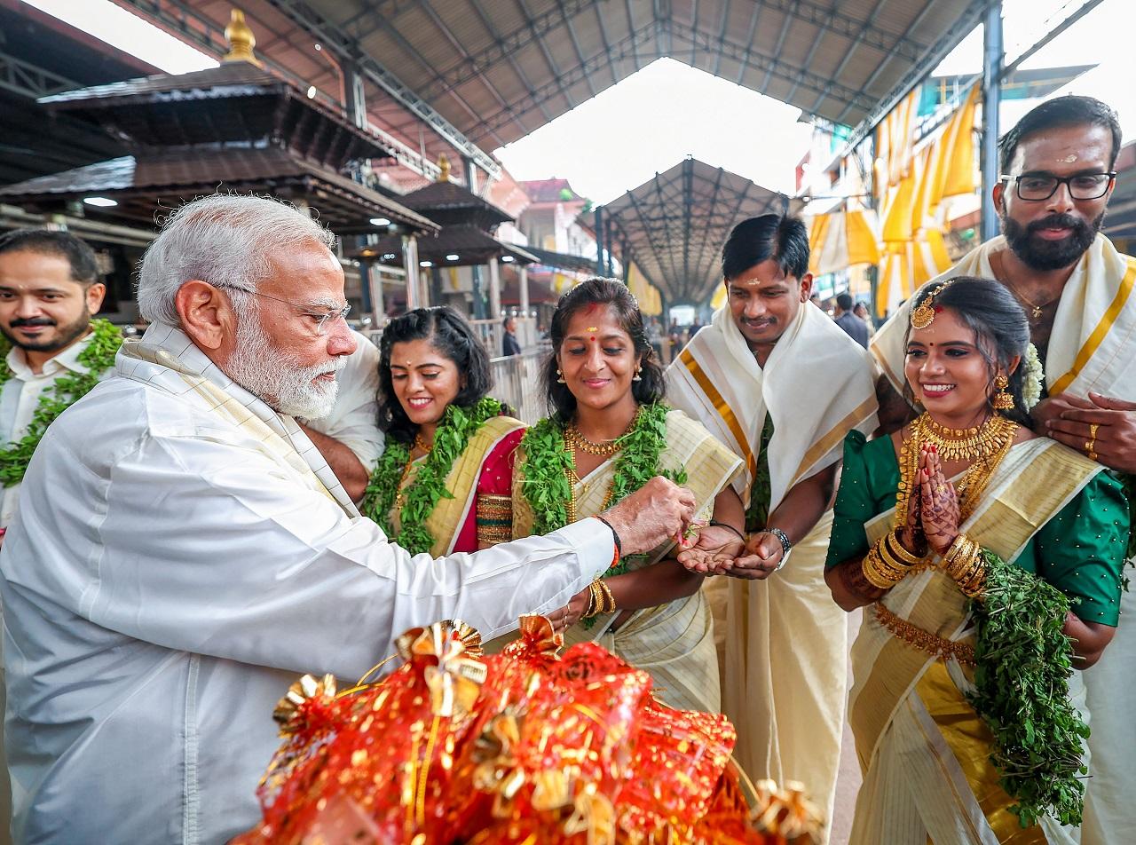 Spending more than an hour at the temple, he later proceeded to Kochi, where he will take part in public and party functions