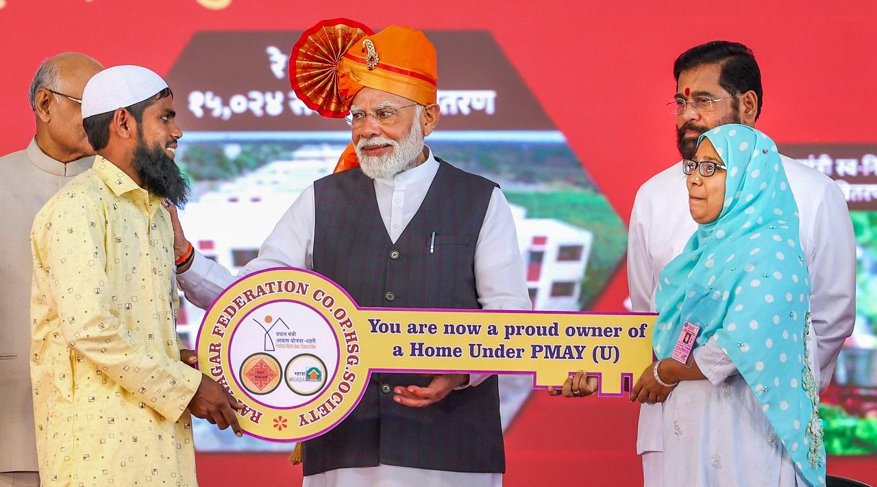 In a choked voice, the prime minister said he wished he had had the opportunity to stay in such houses when he was young