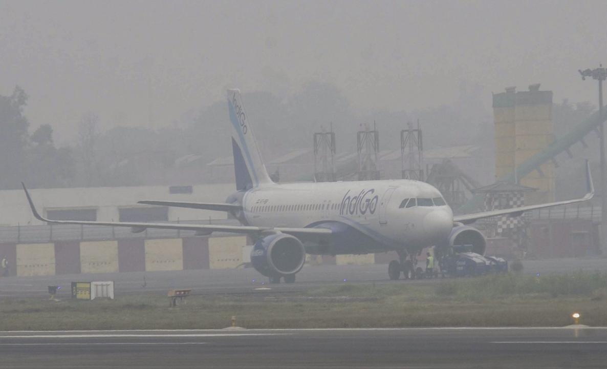 Dense fog engulfs Delhi; hampers flight, train operations