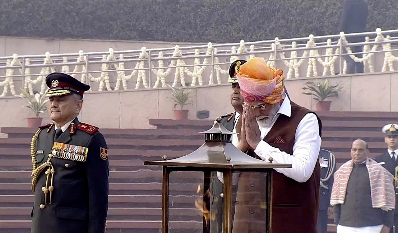 He led the nation in paying solemn tributes by laying a wreath