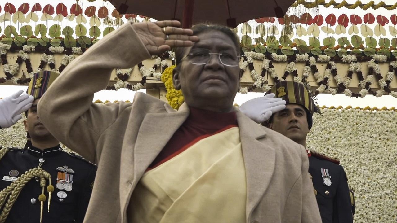 Republic Day 2024: President Droupadi Murmu unfurls national flag, takes ceremonial 21-gun salute