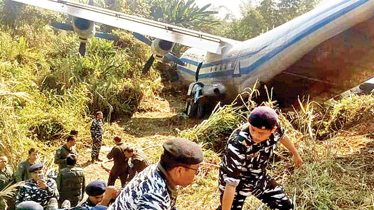 Burmese army plane crashes