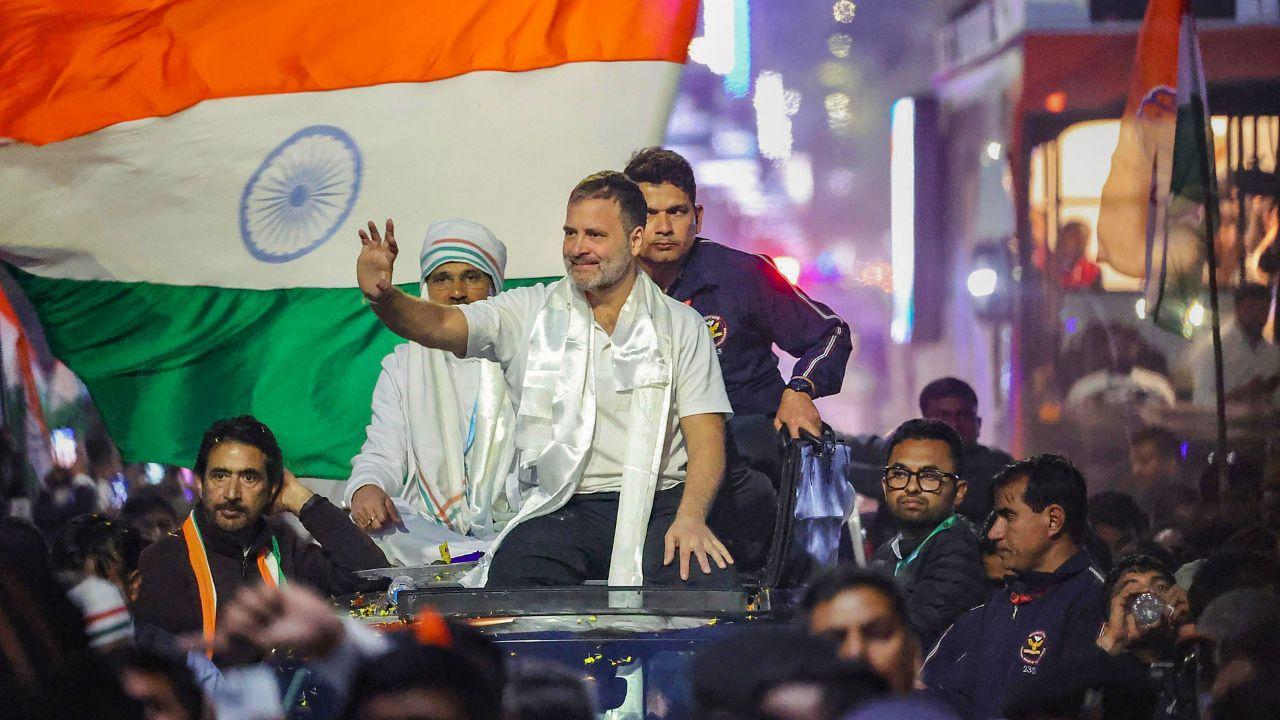 State Congress president Akhilesh Prasad Singh and other senior leaders warmly welcomed Rahul Gandhi in Bihar.