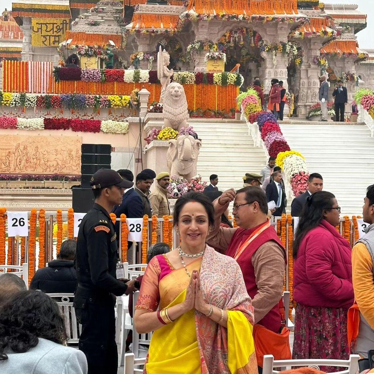 The actress was seen wearing a beautiful yellow saree paired with a contrasting pink blouse. The actress posed with folded hands as she stood in front of Ram Mandir