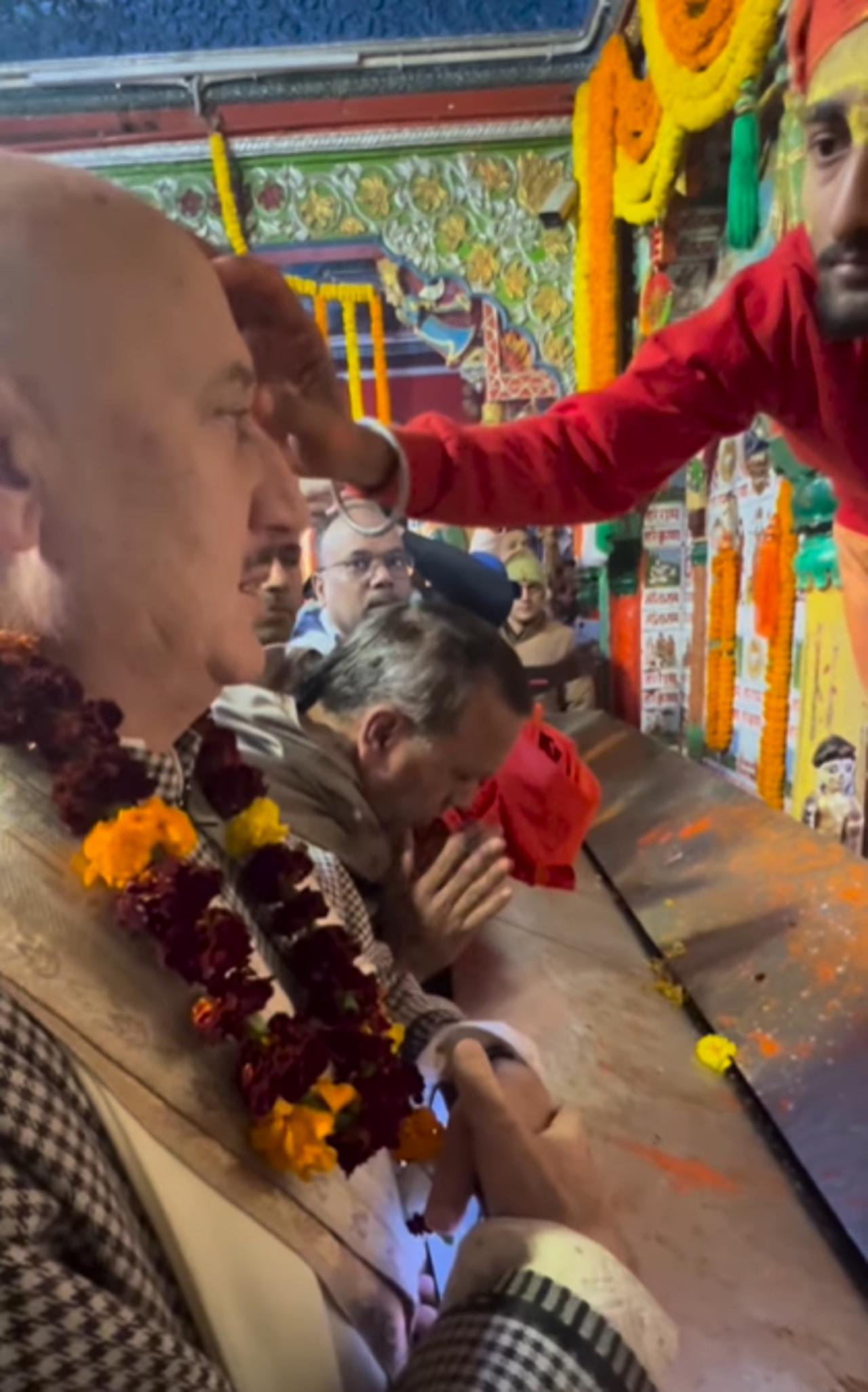 While posting another video, Anupam wrote a long caption as he paid a visit to the Hanuman temple of Hanumangadhi