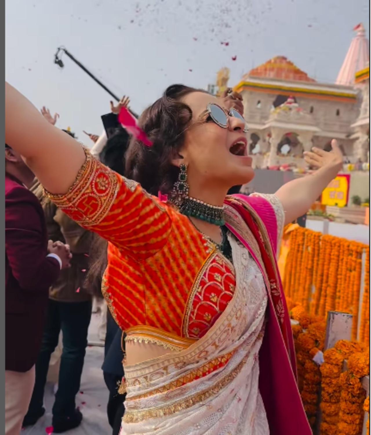 As the shubh mahurat for Pran Prathishtha arrived, the actress was seen loudly chanting 'Jai Shri Ram' in joy