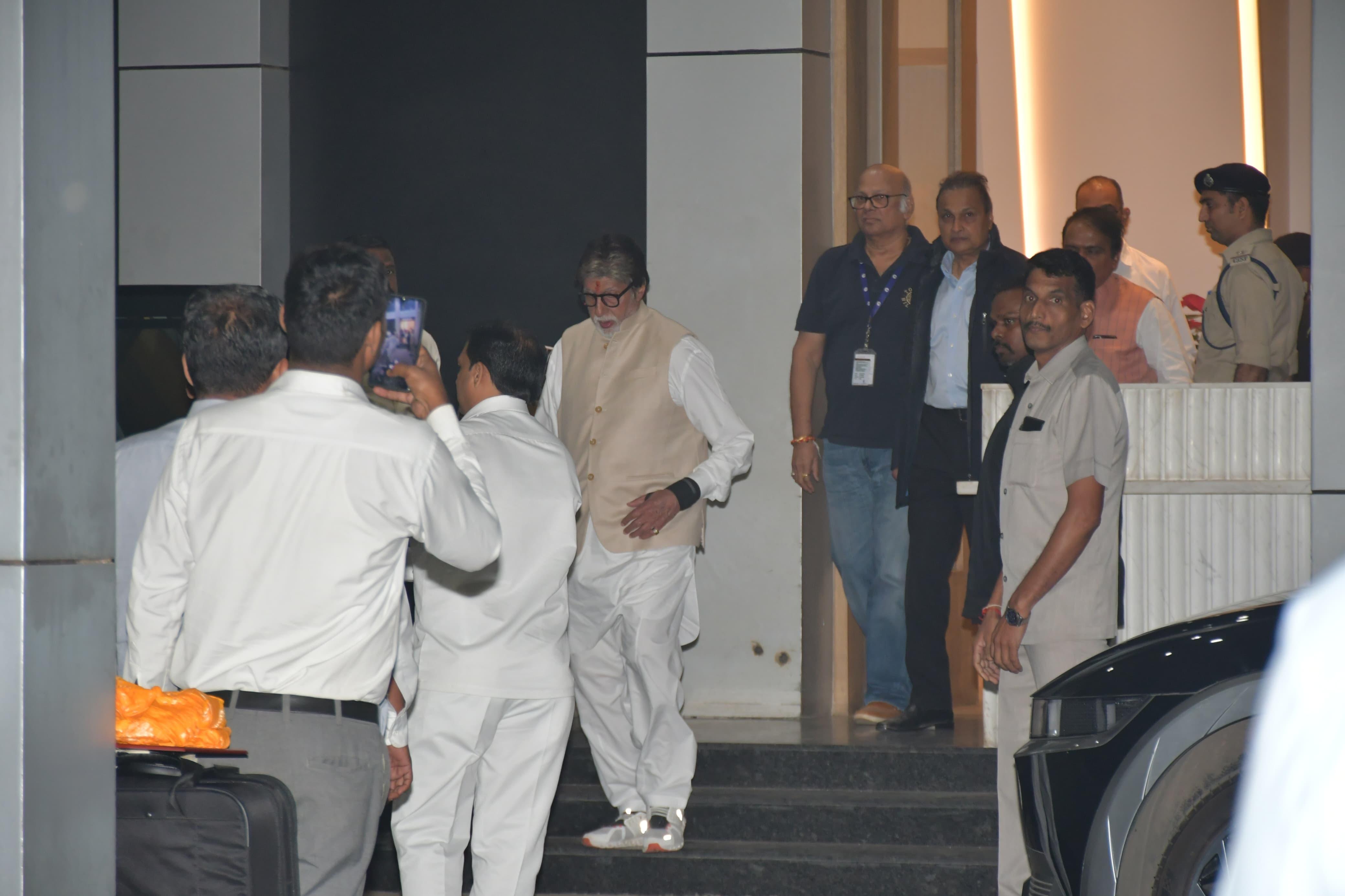 After attending the grand ceremony, Amitabh Bachchan also returned to Mumbai