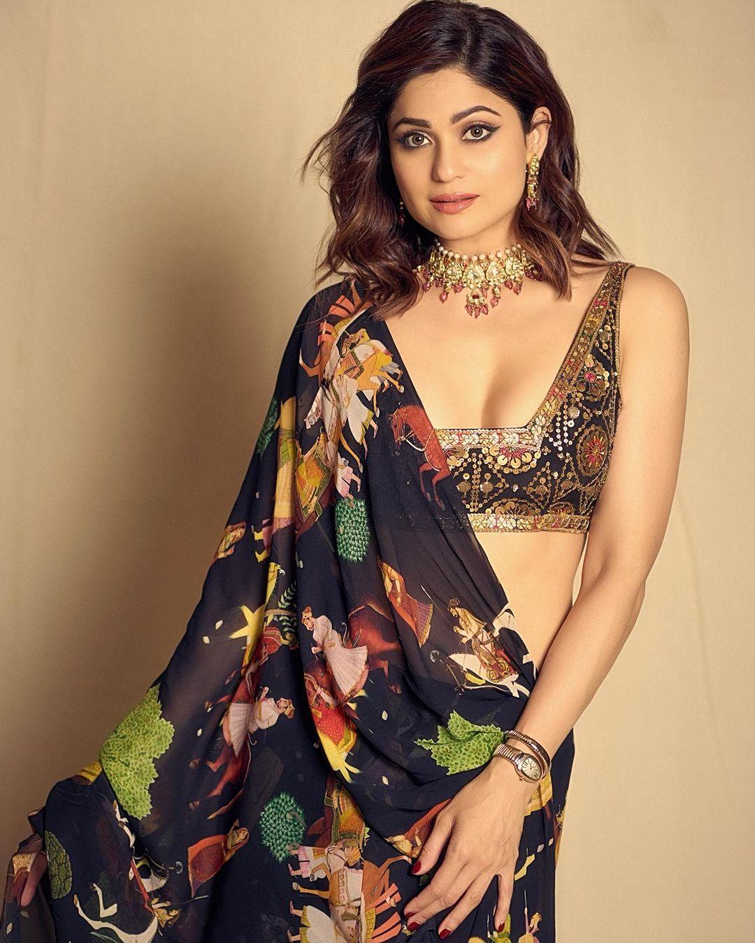Ditching earrings for a stunning necklace, Shamita's makeup is on point, creating a captivating ensemble