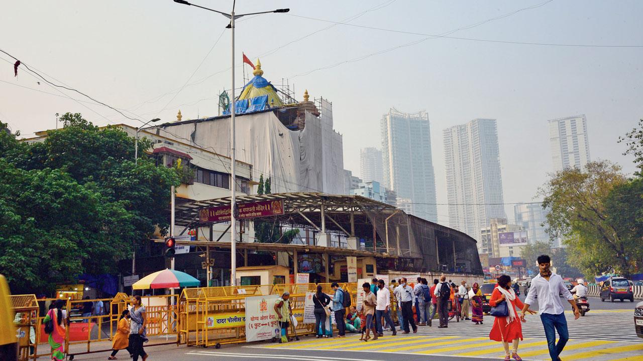 The Siddhivinayak temple trust told police that they found evidence of flower vendors taking money from devotees after promising to facilitate VVIP darshan. File pic