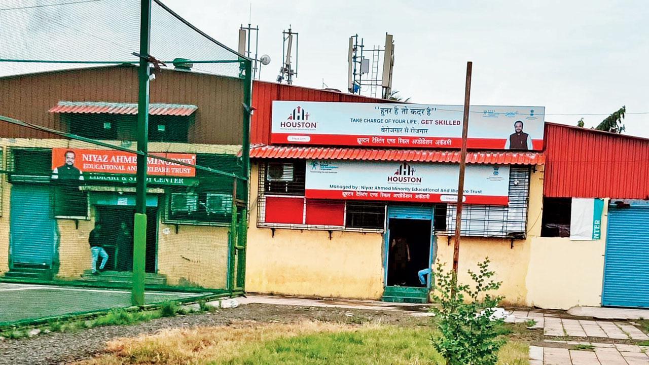 Mumbai: BMC pulls down unlisted skill centre’s signboard in Govandi