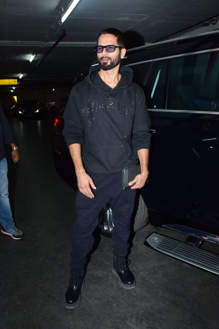 Shahid Kapoor looked uber cool in an all-black outfit