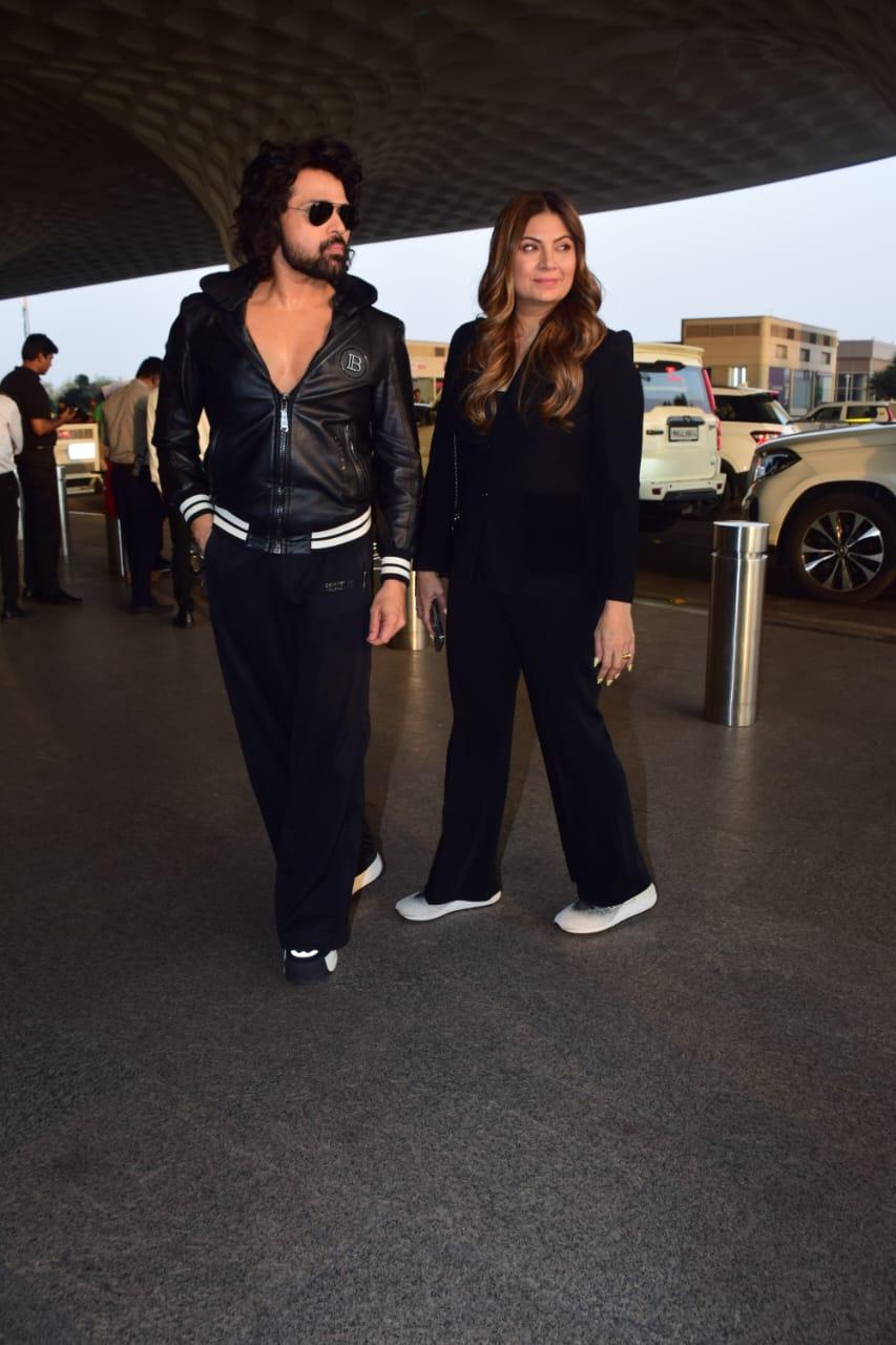 Himesh Reshamiya got clicked in the city