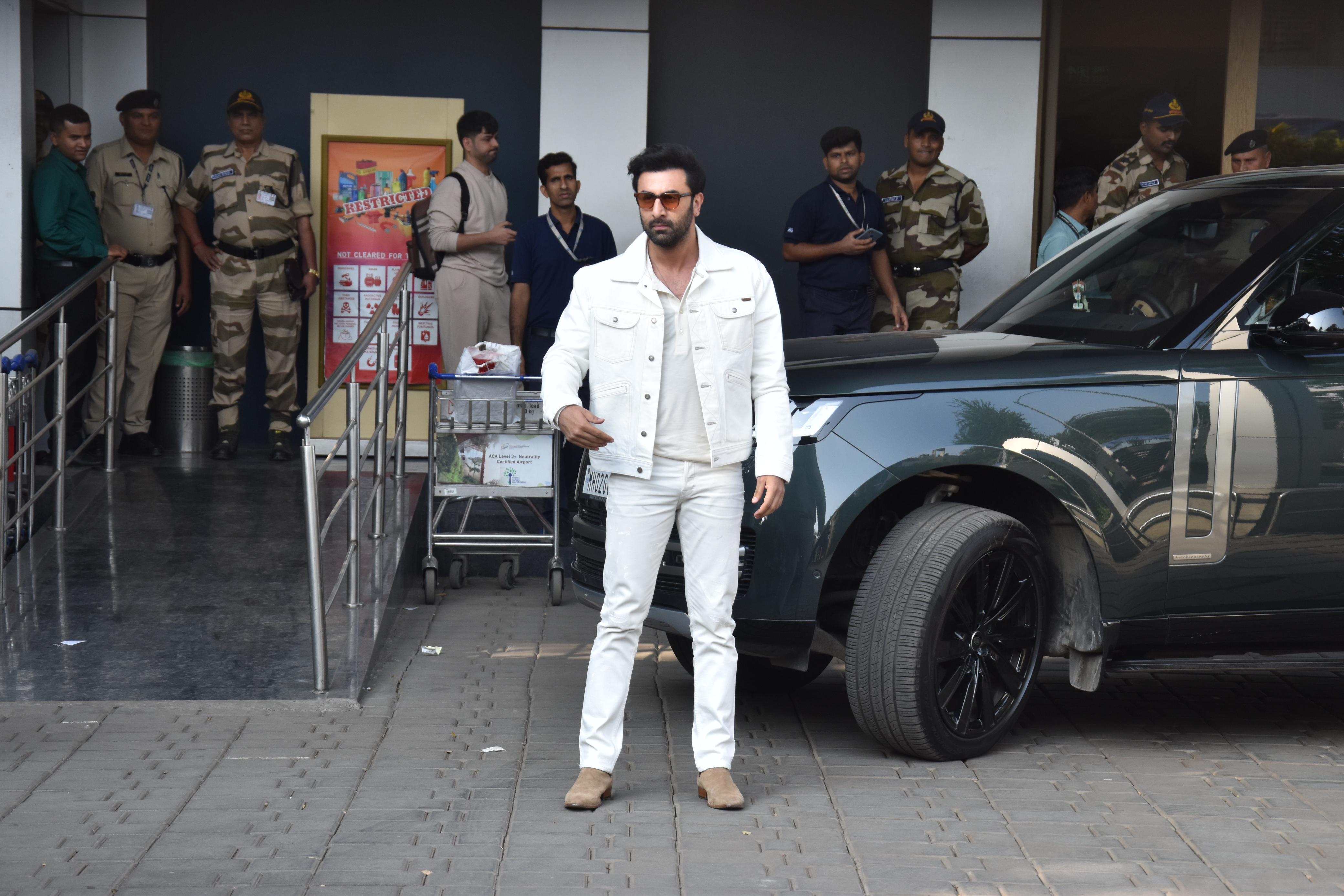 Ranbir Kapoor looked dashing as she got clicked in an all-white attire