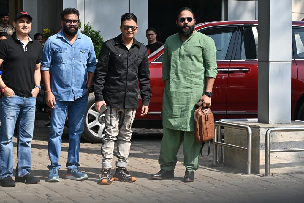 Bhushan Kumar and Sandeep Reddy Vanga were clicked in the city. We wonder if there is some discussion around Animal Park happening