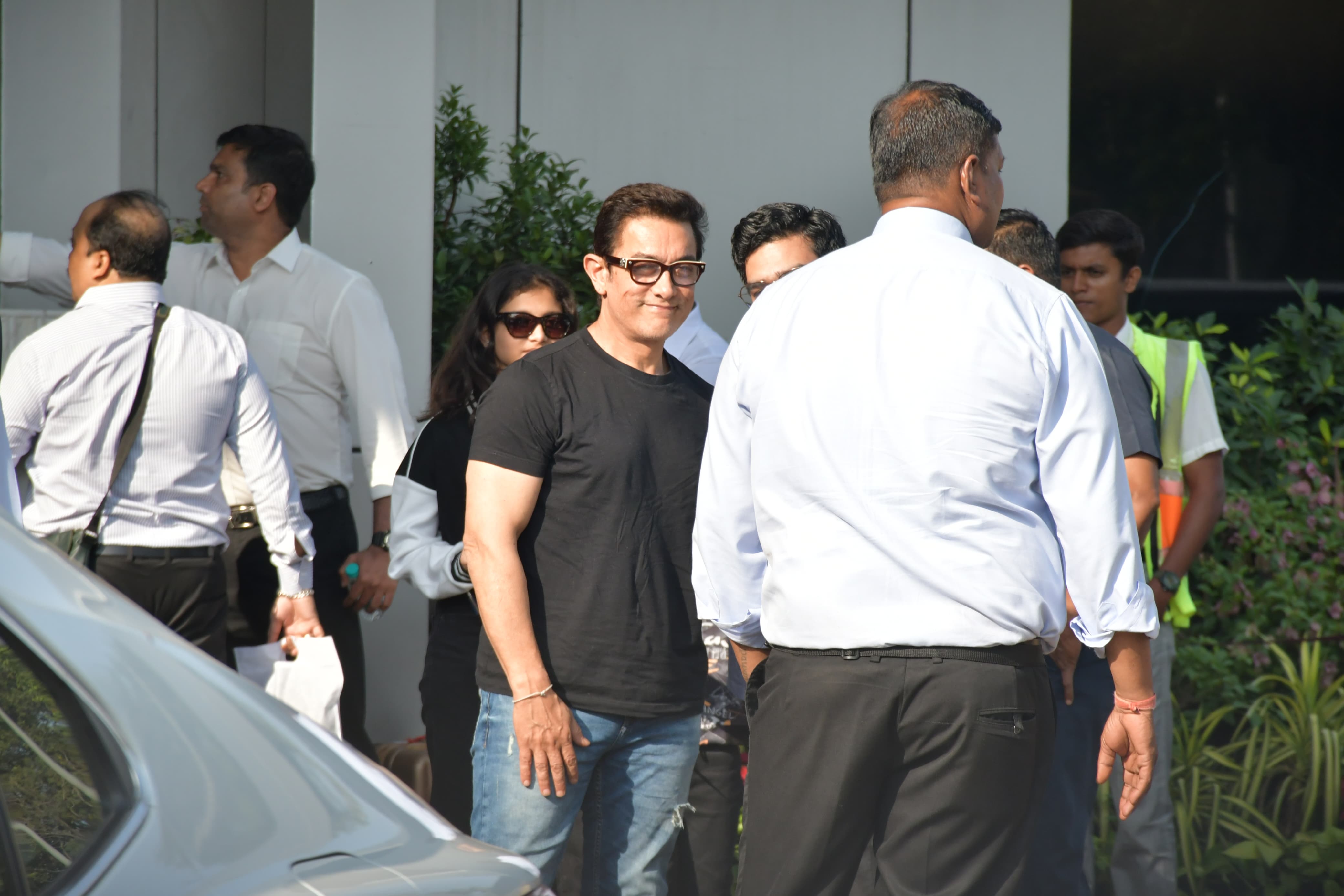 Aamir Khan looked dapper as he was snapped at Kalina airport