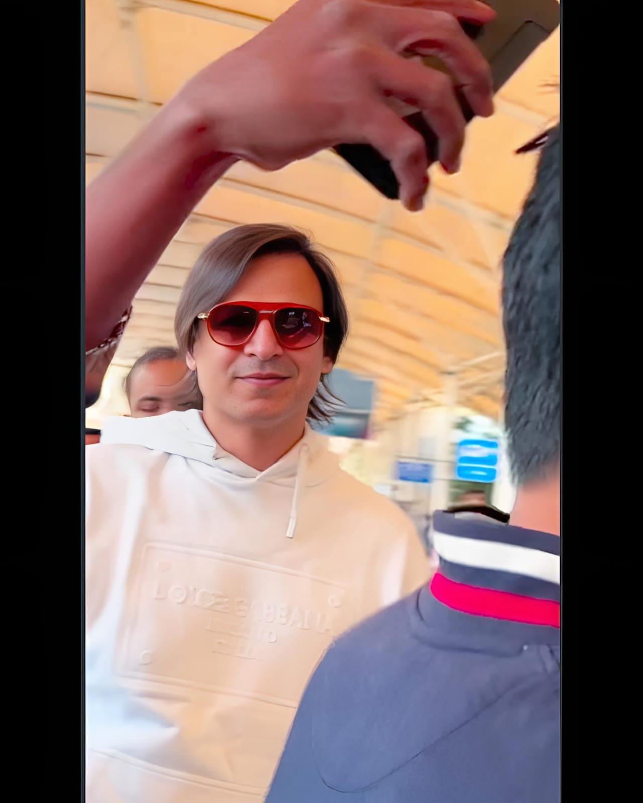 Vivek Oberoi got clicked in the city. The actor looked dapper in a comfy outfit