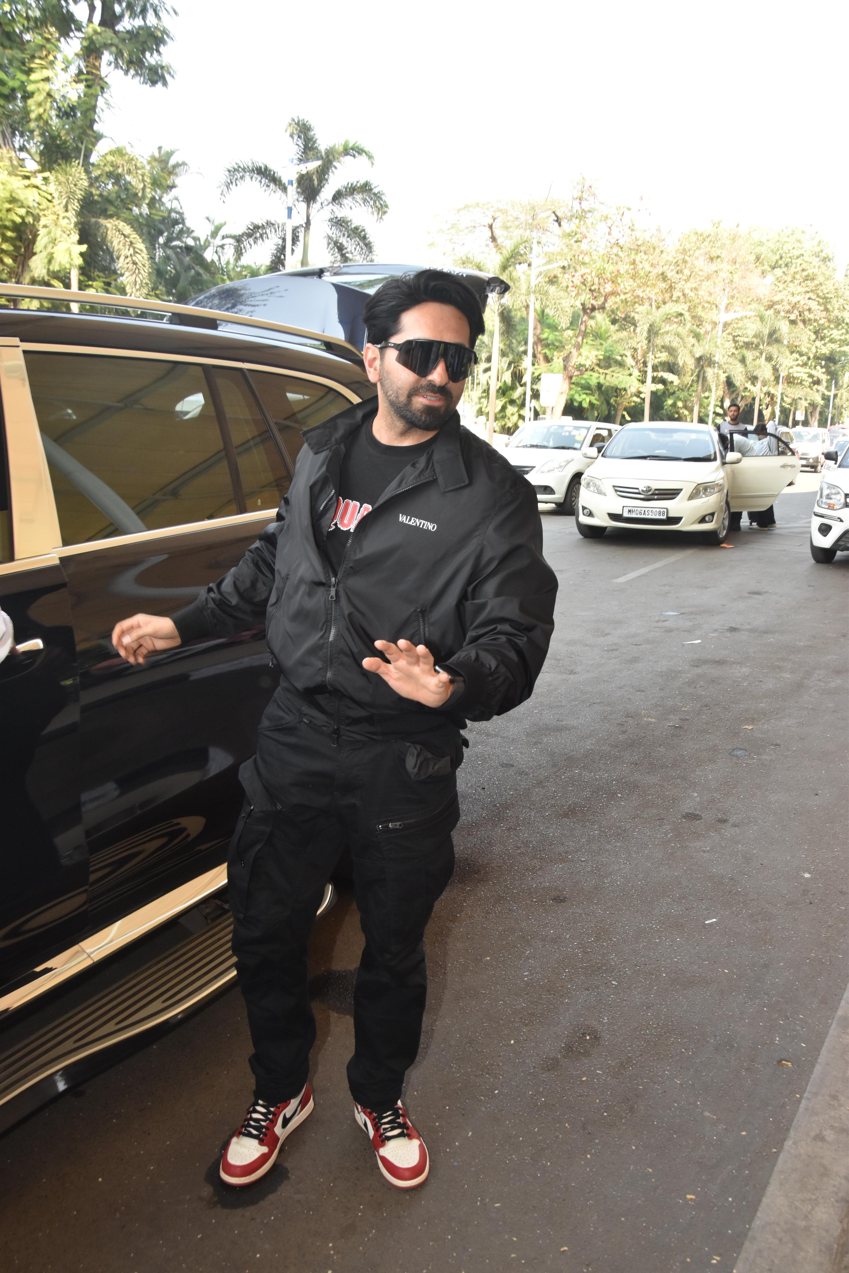 Ayushmann Khurranna, who is expected to attend pran-pratishta ceremony in Ayodhya, was clicked at the airport