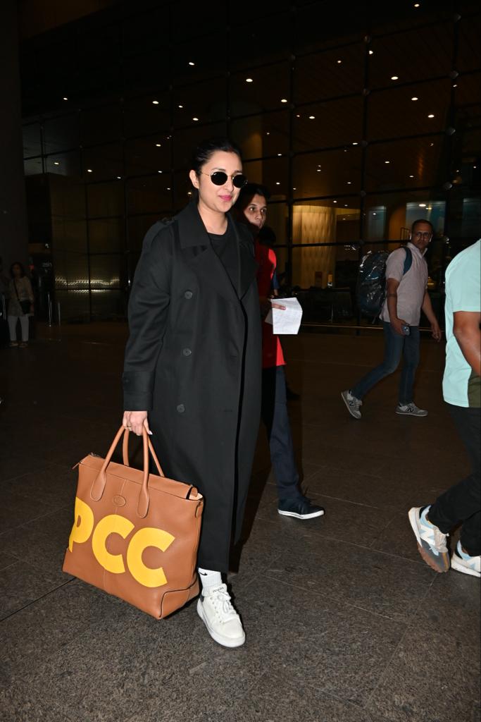 Parineeti Chopra looked stunning as she was clicked at the airport