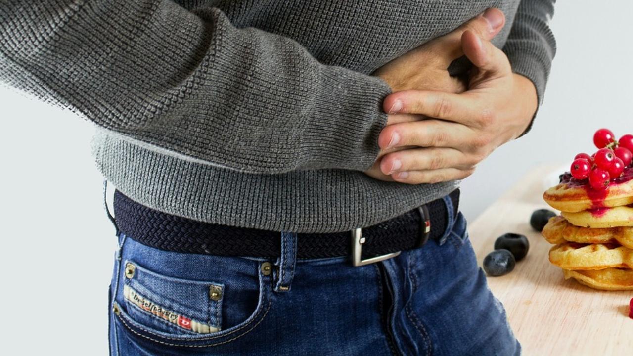 Unexplained weight loss can also mark the onset of stomach cancer. Other warning signs that warrant immediate medical attention include severe anemia caused by bleeding in the stomach and dysphagia (difficulty swallowing). Remember, early detection significantly enhances survival chances. Do not ignore the symptoms at all.