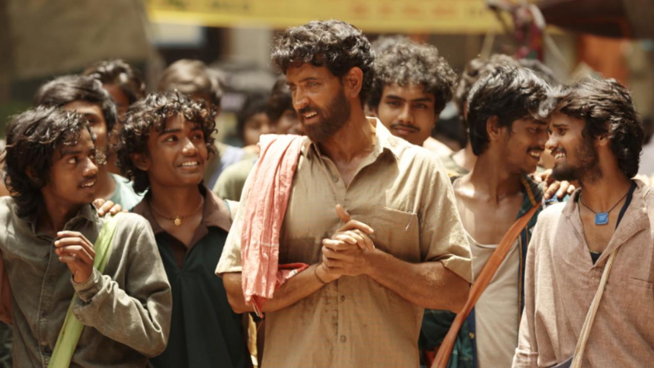 In 'Super 30' Hrithik plays the role of Anand Kumar, a mathematician running the Super 30 programme for IIT aspirants in Patna. It also starred Mrunal Thakur and Pankaj Tripathi in supporting roles. It was directed by Vikas Bahl