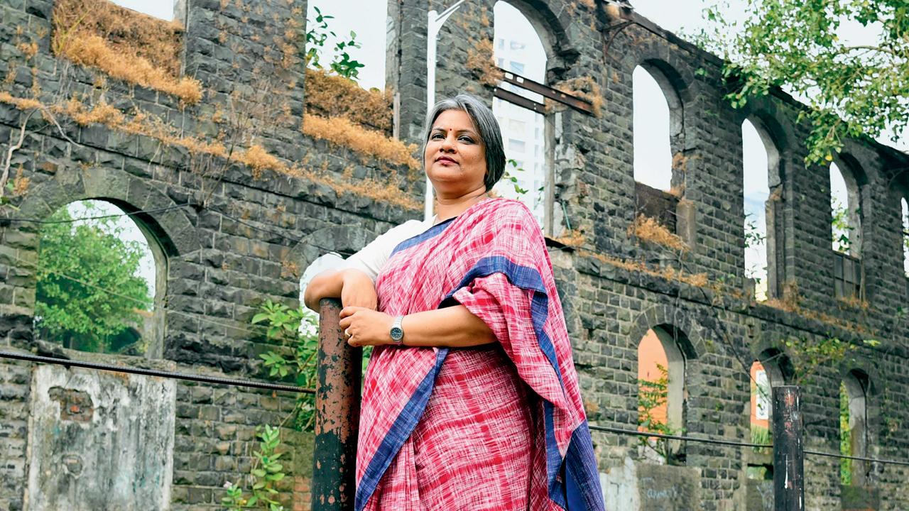 Swadheen’s curator Savitha Suri stands against a defunct mill in Parel. Mills like Elphinstone became the venue for foreign cloth bonfires in the 1920s where thousands would turn up dressed in Khadi. Pic/Shadab Khan