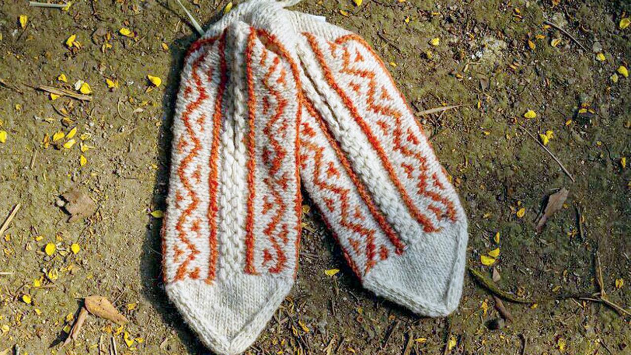 Kullvi Whims’ motif-knit mojiris 