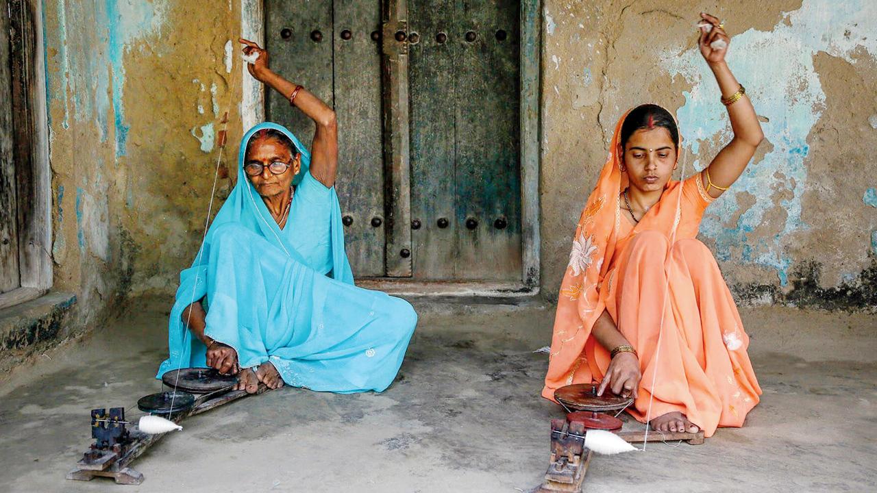 Patna-based Bun.kar Bihar’s textiles and textile products are hand spun on Ambar charkhas and hand woven on pit looms