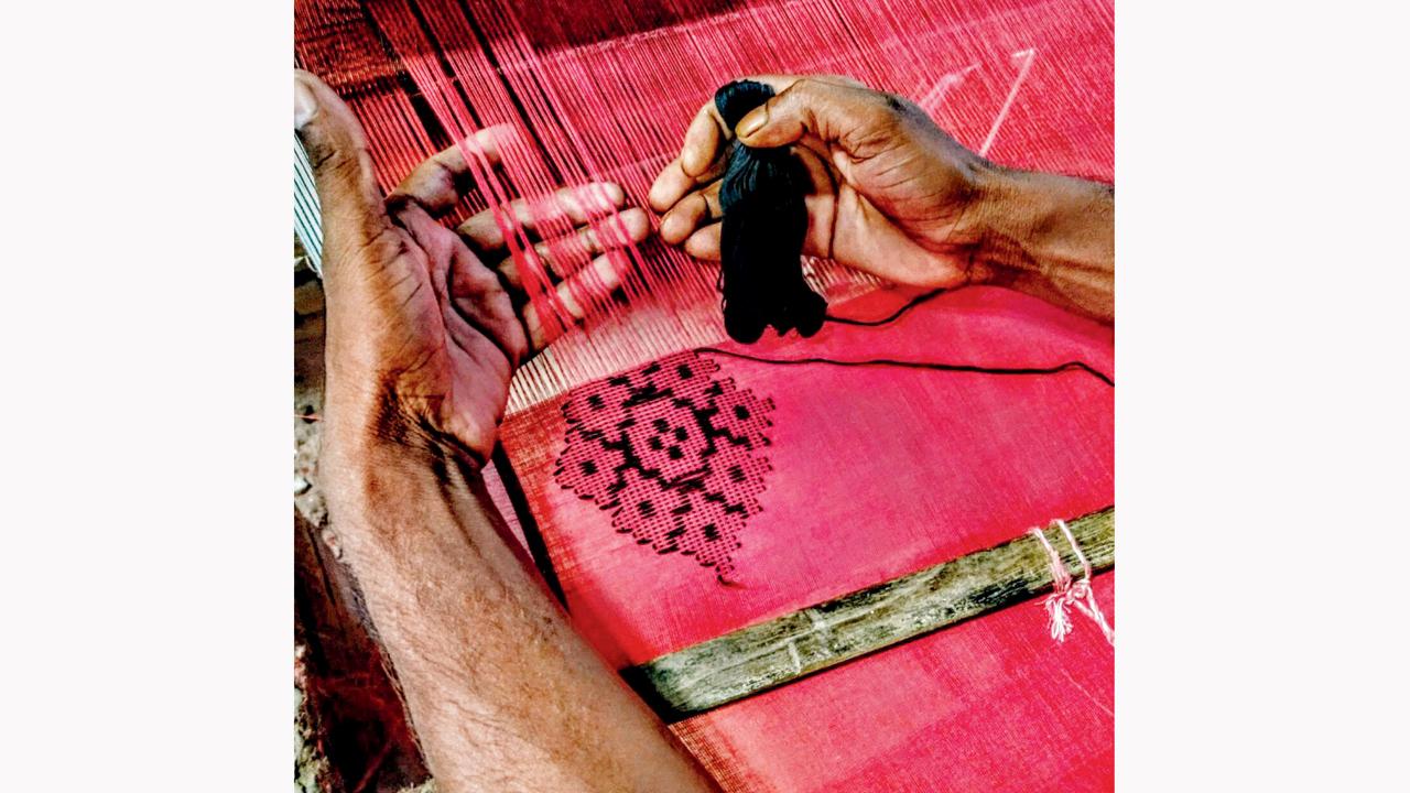 Bun.Kar Bihar has revived the 300-year-old Baavan Buti (52 small motifs) by training weavers in employing the arduous ‘extra weft’, a form of decorative weaving where an extra count of yarn is inserted into a woven fabric to create motifs and designs