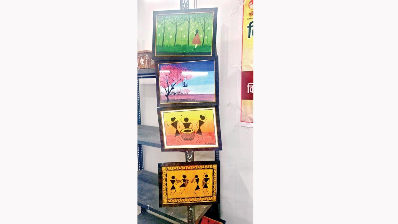Warli paintings: Akola, Maharashtra 