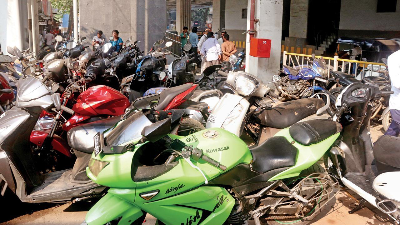 Mumbai: These paths are meant for parking?