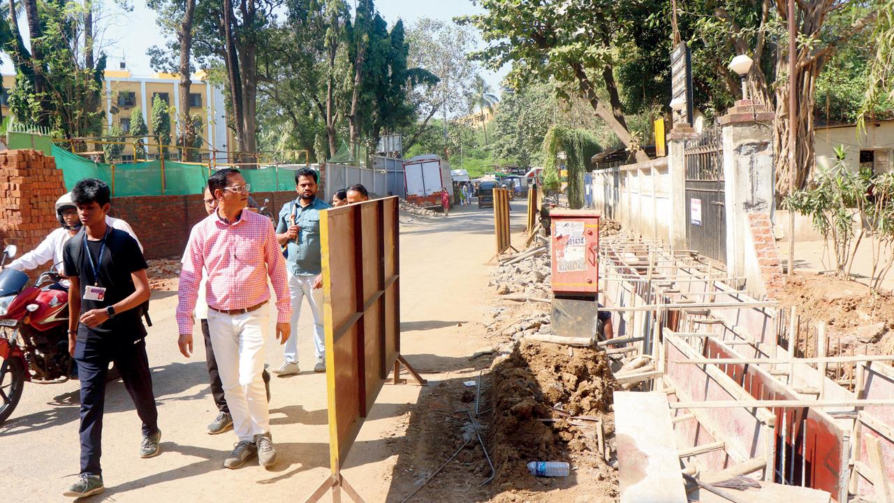 A dug-up road near Bhavan’s College on January 16. Pic/Anurag Ahire